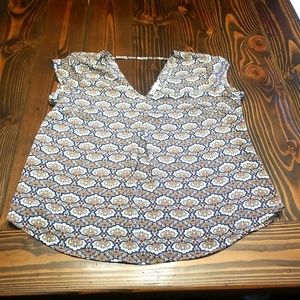 DR2 womens sleeveless vneck top